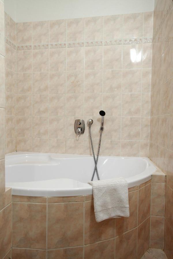 Hotel Slavie Klášterec nad Ohří 외부 사진